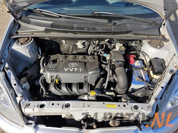 Toyota Yaris 1.3 16V VVT-i Sloopvoertuig (2001, Grijs)