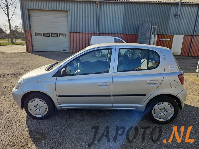 Toyota Yaris 1.3 16V VVT-i Sloopvoertuig (2001, Grijs)