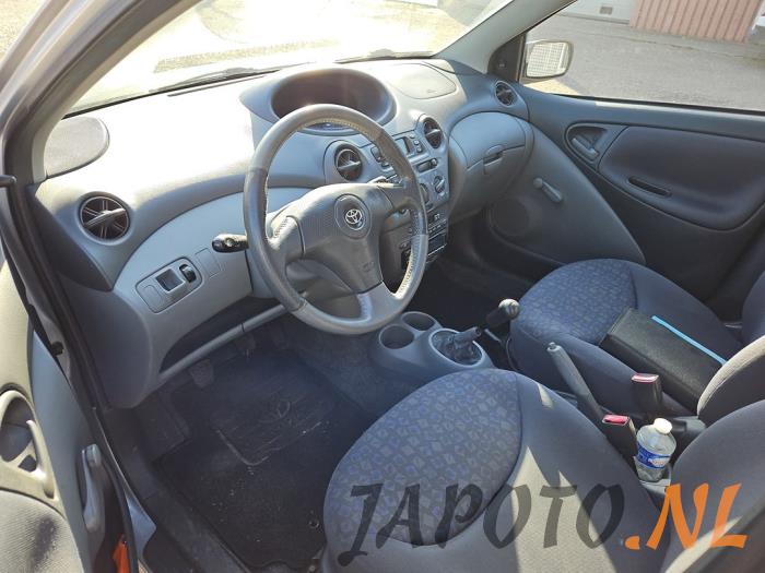 Toyota Yaris 1.3 16V VVT-i Sloopvoertuig (2001, Grijs)