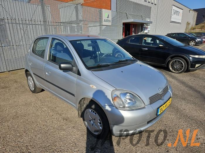 Toyota Yaris 1.3 16V VVT-i Sloopvoertuig (2001, Grijs)