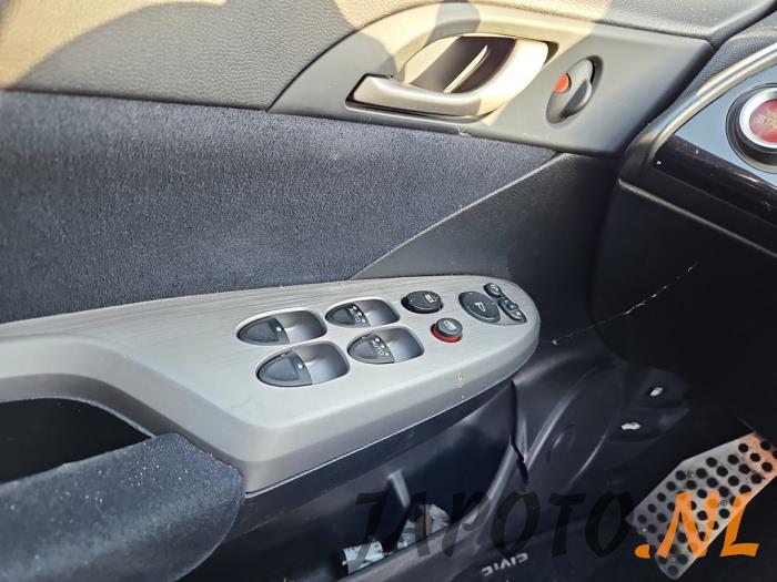 Honda Civic 1.4 i-Dsi Sloopvoertuig (2006, Zwart)