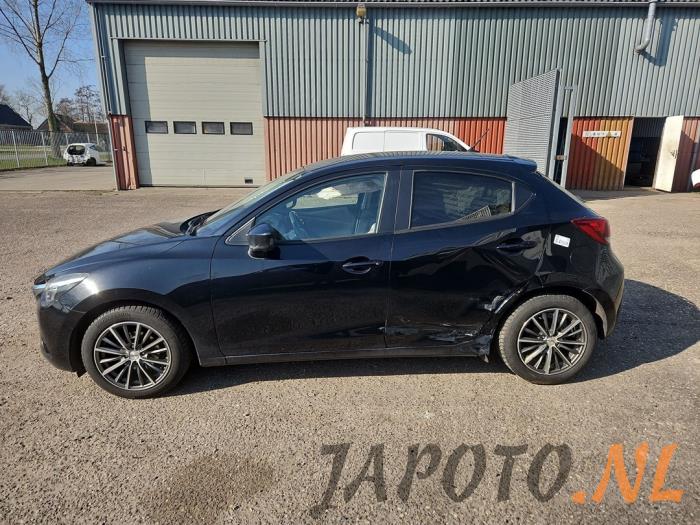 Mazda 2 1.5 SkyActiv-G 90 Sloopvoertuig (2016, Zwart)