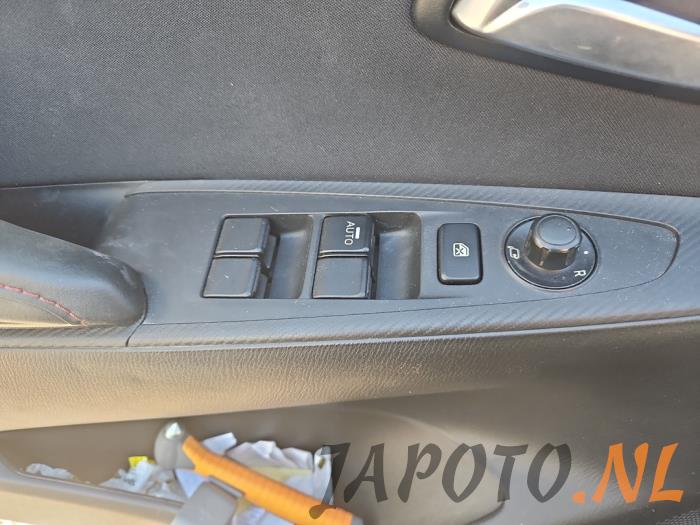 Mazda 2 1.5 SkyActiv-G 90 Sloopvoertuig (2016, Zwart)