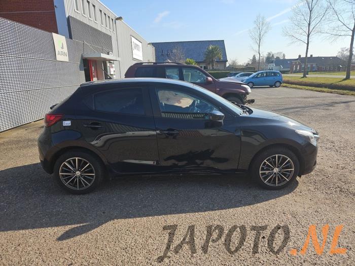 Mazda 2 1.5 SkyActiv-G 90 Sloopvoertuig (2016, Zwart)