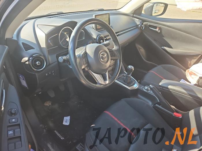 Mazda 2 1.5 SkyActiv-G 90 Sloopvoertuig (2016, Zwart)