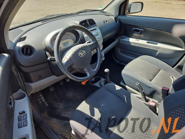 Daihatsu Sirion 2 1.0 12V DVVT Sloopvoertuig (2009, Zwart)