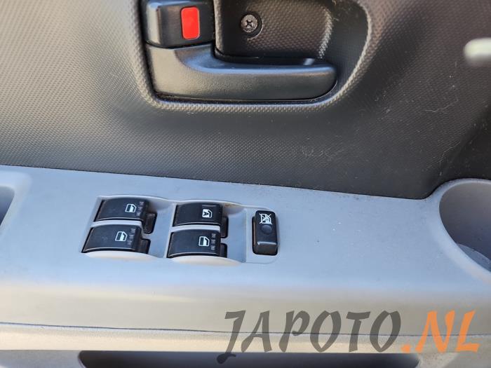 Daihatsu Sirion 2 1.0 12V DVVT Sloopvoertuig (2009, Zwart)