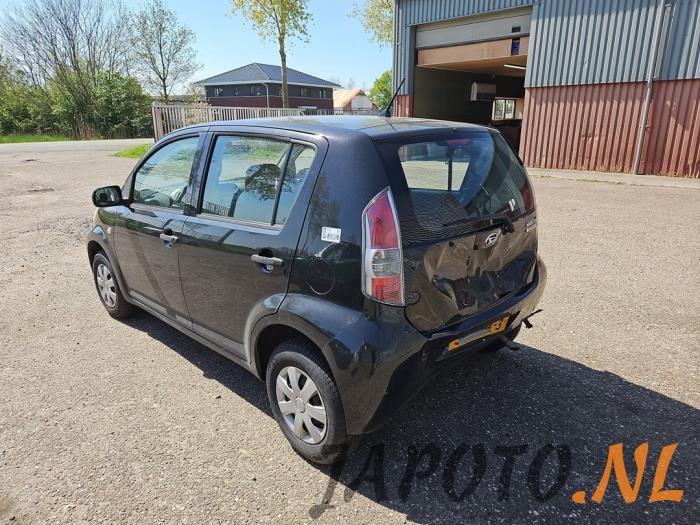 Daihatsu Sirion 2 1.0 12V DVVT Sloopvoertuig (2009, Zwart)