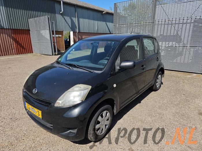 Daihatsu Sirion 2 1.0 12V DVVT Sloopvoertuig (2009, Zwart)