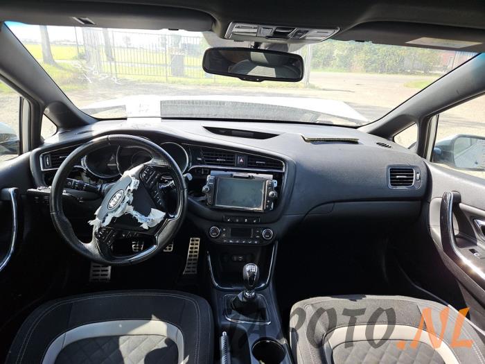 Kia Cee'd 1.0i T-GDi 12V 120 Sloopvoertuig (2018, Grijs)