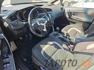 Kia Cee'd 1.0i T-GDi 12V 120 Sloopvoertuig (2018, Grijs)