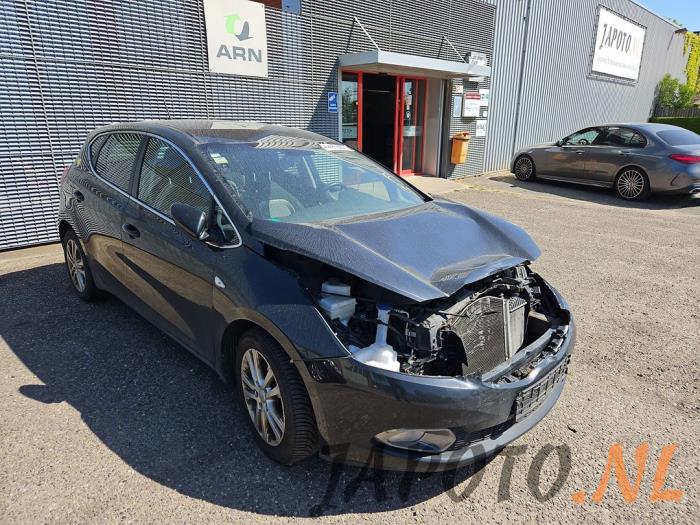 Kia Cee'd 1.6 CRDi 16V VGT Sloopvoertuig (2015, Metallic, Zwart)