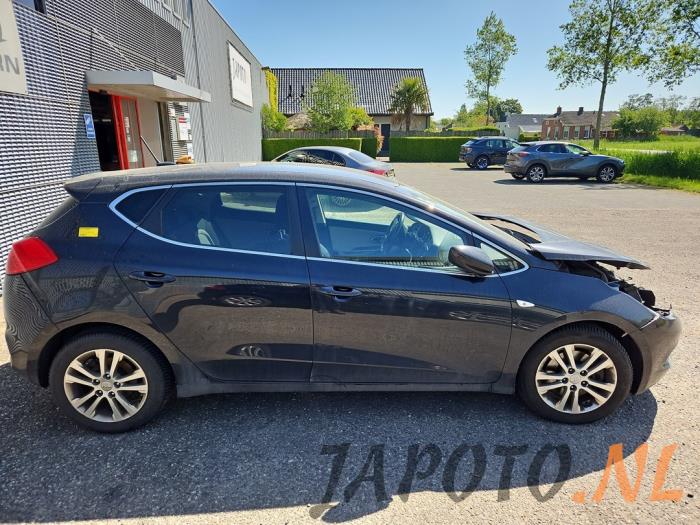 Kia Cee'd 1.6 CRDi 16V VGT Sloopvoertuig (2015, Metallic, Zwart)