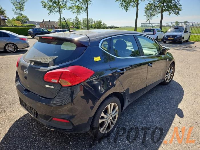 Kia Cee'd 1.6 CRDi 16V VGT Sloopvoertuig (2015, Metallic, Zwart)