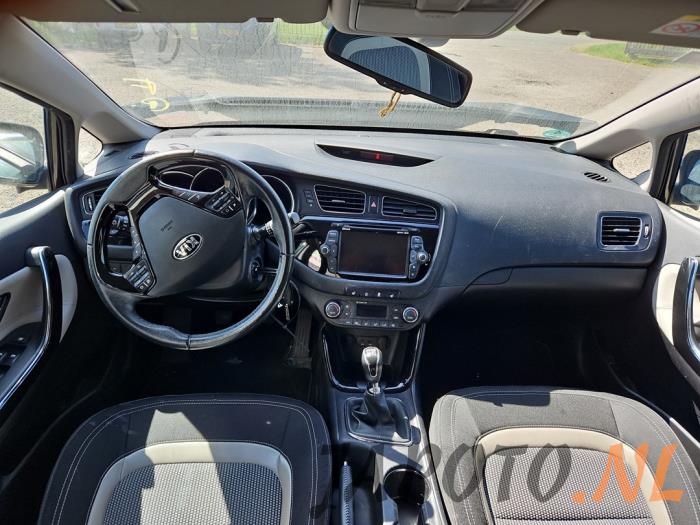Kia Cee'd 1.6 CRDi 16V VGT Sloopvoertuig (2015, Metallic, Zwart)