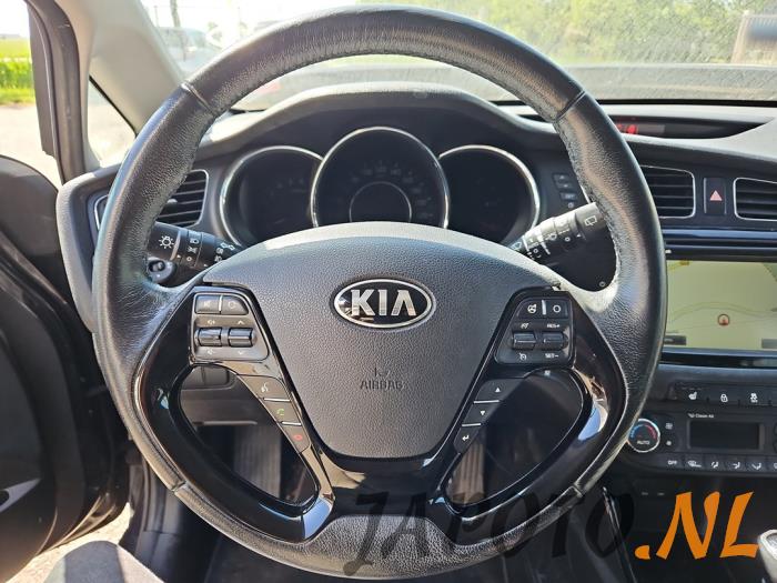 Kia Cee'd 1.6 CRDi 16V VGT Sloopvoertuig (2015, Metallic, Zwart)