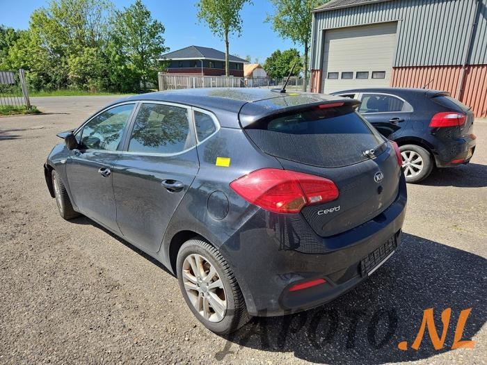 Kia Cee'd 1.6 CRDi 16V VGT Sloopvoertuig (2015, Metallic, Zwart)