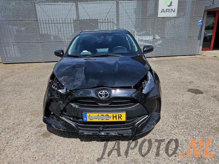 Toyota Yaris IV 1.5 12V VVT-i Sloopvoertuig (2021, Zwart)