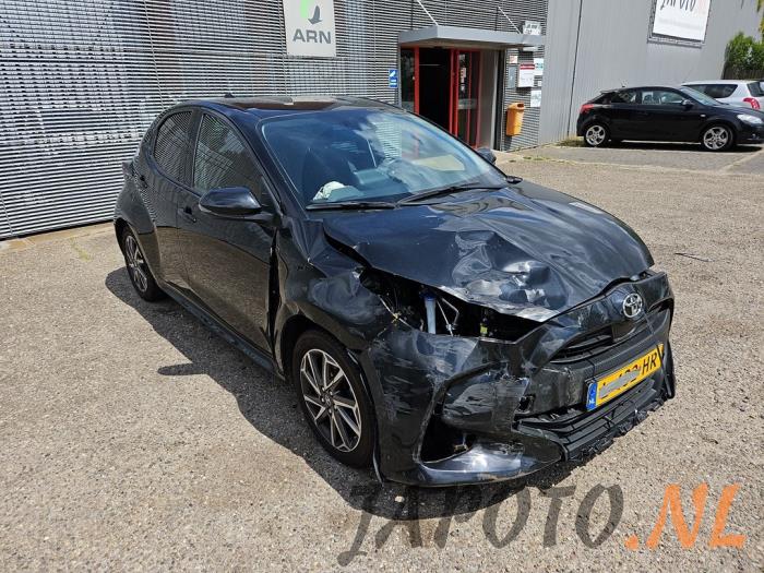 Toyota Yaris IV 1.5 12V VVT-i Sloopvoertuig (2021, Zwart)