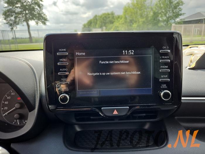 Toyota Yaris IV 1.5 12V VVT-i Sloopvoertuig (2021, Zwart)