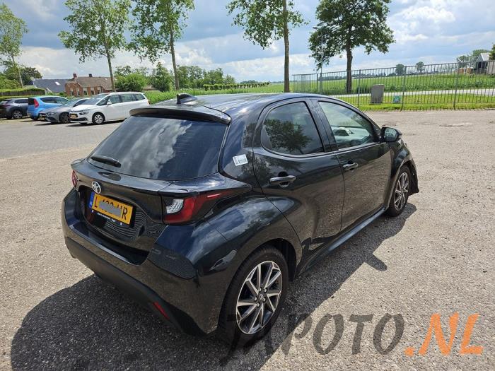 Toyota Yaris IV 1.5 12V VVT-i Sloopvoertuig (2021, Zwart)
