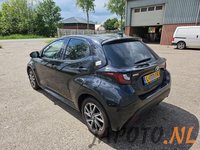 Toyota Yaris IV 1.5 12V VVT-i Sloopvoertuig (2021, Zwart)