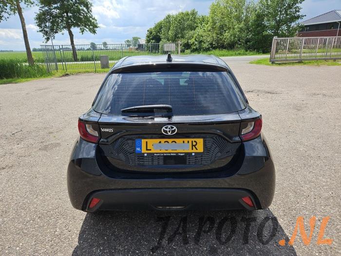 Toyota Yaris IV 1.5 12V VVT-i Sloopvoertuig (2021, Zwart)