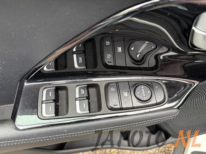 Kia Niro I 1.6 GDI Hybrid Sloopvoertuig (2018, Wit)