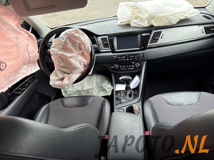 Kia Niro I 1.6 GDI Hybrid Sloopvoertuig (2018, Wit)