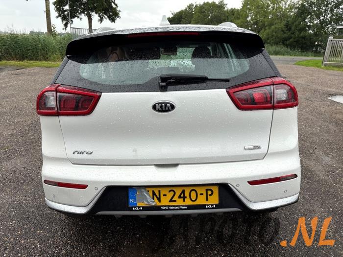 Kia Niro I 1.6 GDI Hybrid Sloopvoertuig (2018, Wit)