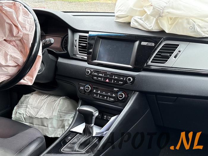 Kia Niro I 1.6 GDI Hybrid Sloopvoertuig (2018, Wit)