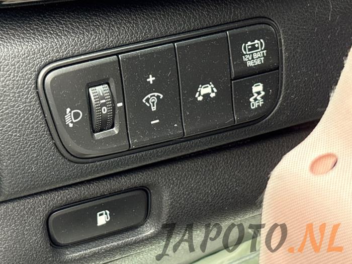 Kia Niro I 1.6 GDI Hybrid Sloopvoertuig (2018, Wit)