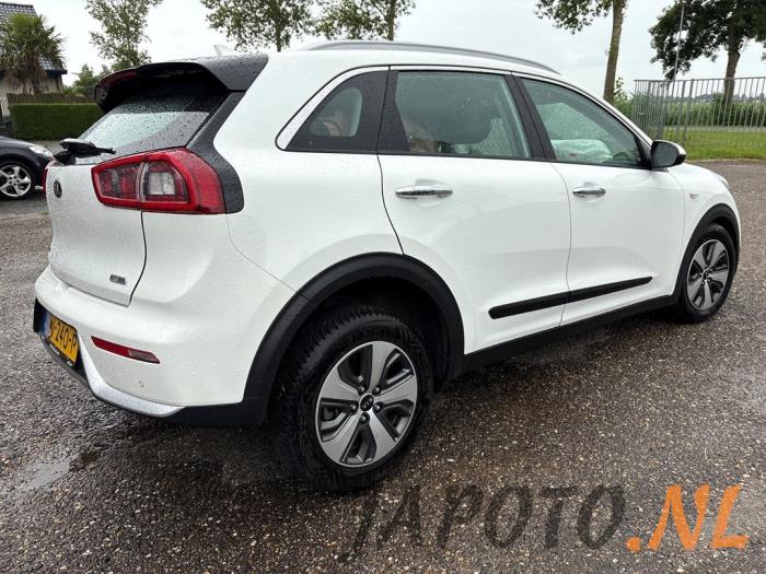 Kia Niro I 1.6 GDI Hybrid Sloopvoertuig (2018, Wit)