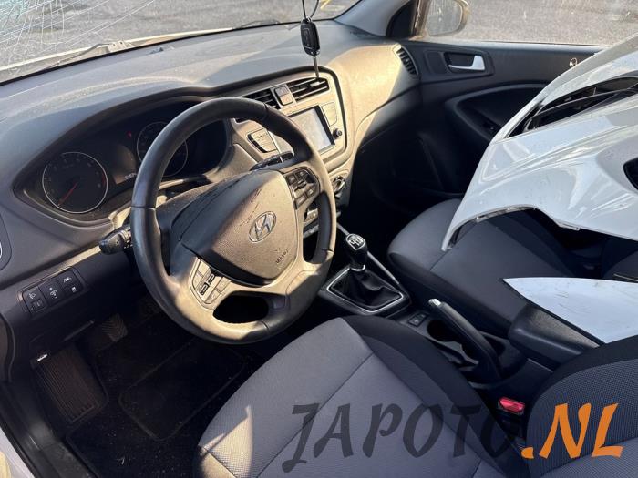 Hyundai i20 1.0 T-GDI 100 12V Sloopvoertuig (2020, Wit)
