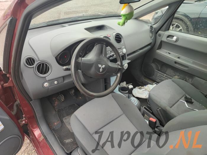 Mitsubishi Colt 1.3 16V Sloopvoertuig (2004, Rood)