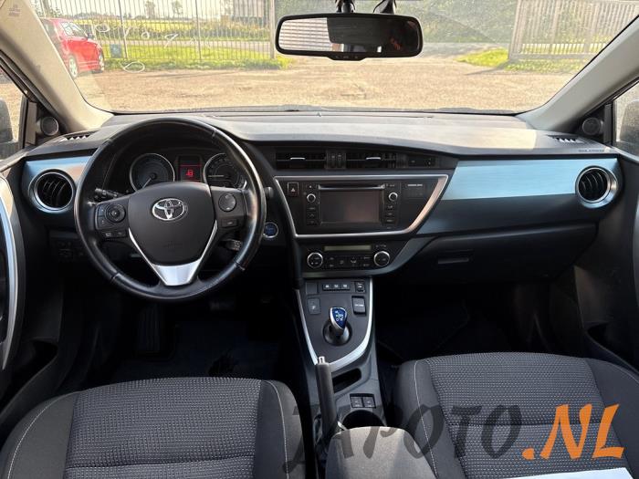 Toyota Auris Touring Sports 1.8 16V Hybrid Sloopvoertuig (2014, Bruin)