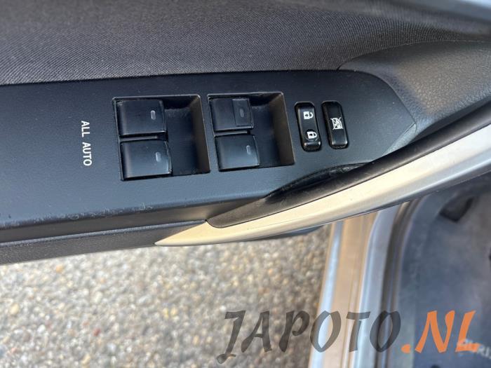 Toyota Auris Touring Sports 1.8 16V Hybrid Sloopvoertuig (2014, Bruin)