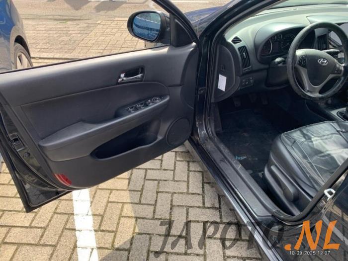 Hyundai i30 Crosswagon 1.6 CVVT 16V Sloopvoertuig (2011, Zwart)