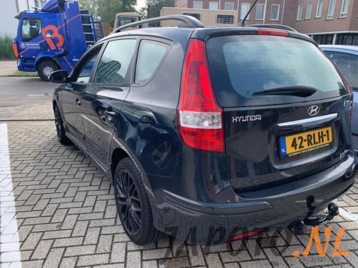 Hyundai i30 Crosswagon 1.6 CVVT 16V Sloopvoertuig (2011, Zwart)
