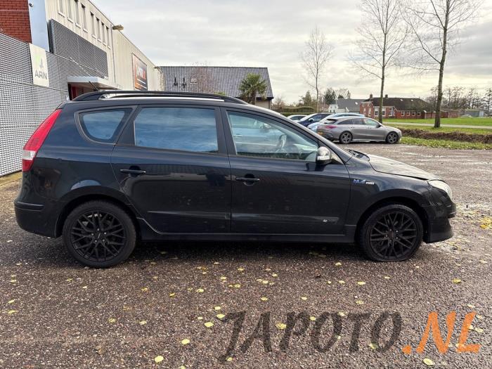 Hyundai i30 Crosswagon 1.6 CVVT 16V Sloopvoertuig (2011, Zwart)