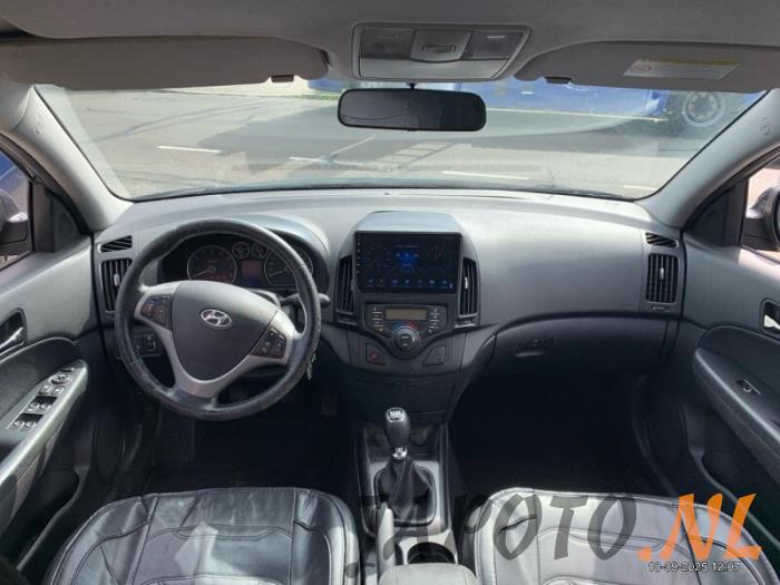 Hyundai i30 Crosswagon 1.6 CVVT 16V Sloopvoertuig (2011, Zwart)