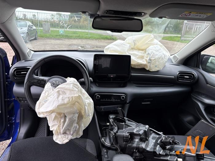 Toyota Yaris IV 1.5 12V Hybrid 115 Sloopvoertuig (2024, Blauw)