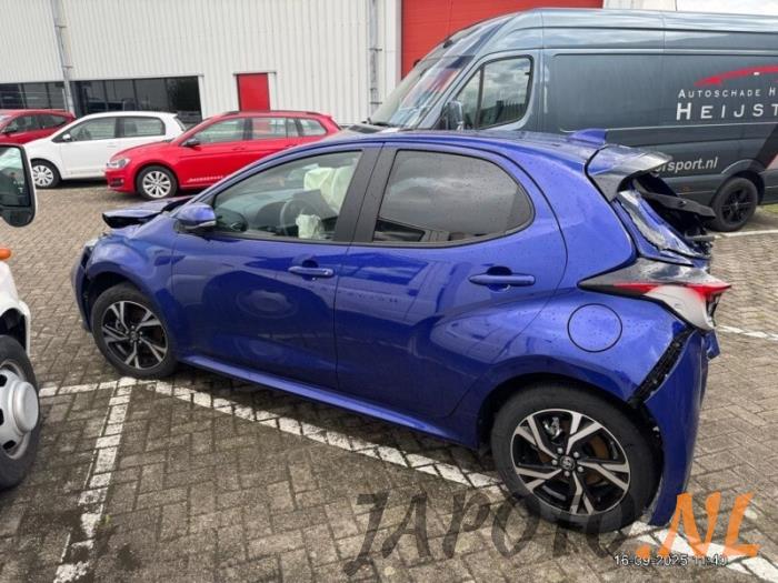 Toyota Yaris IV 1.5 12V Hybrid 115 Sloopvoertuig (2024, Blauw)
