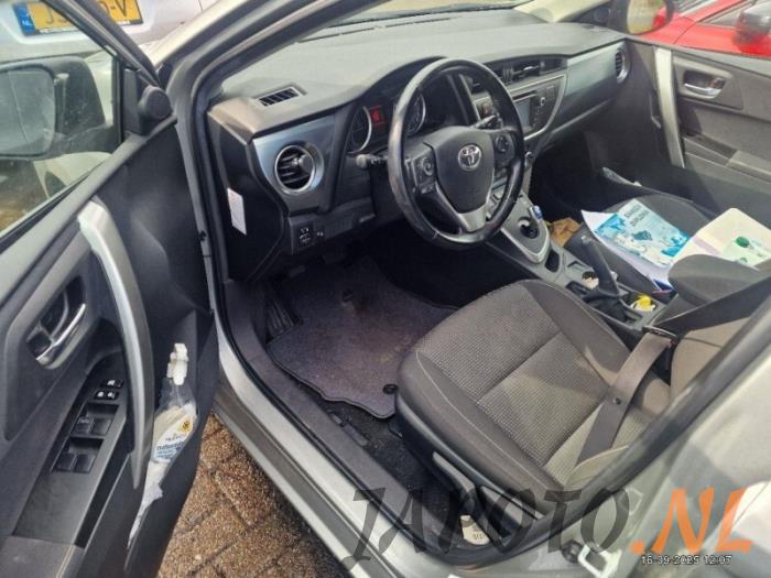 Toyota Auris Touring Sports 1.8 16V Hybrid Sloopvoertuig (2014, Grijs)