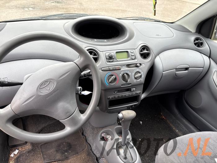 Toyota Yaris 1.3 16V VVT-i Sloopvoertuig (2001, Grijs)
