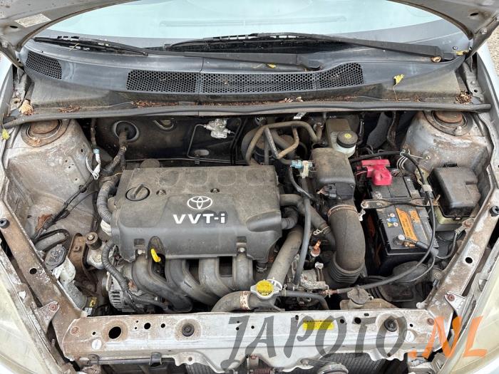 Toyota Yaris 1.3 16V VVT-i Sloopvoertuig (2001, Grijs)