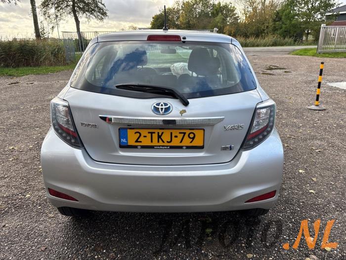 Toyota Yaris III 1.5 16V Hybrid Sloopvoertuig (2014, Grijs)