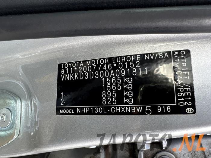 Toyota Yaris III 1.5 16V Hybrid Sloopvoertuig (2014, Grijs)