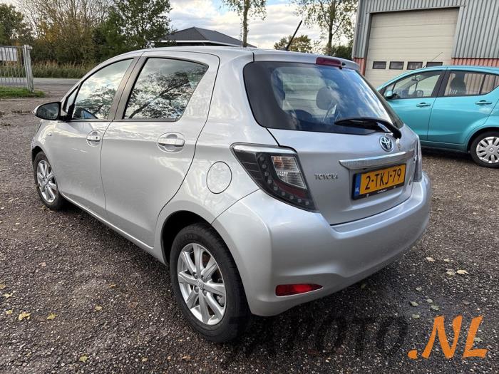 Toyota Yaris III 1.5 16V Hybrid Sloopvoertuig (2014, Grijs)