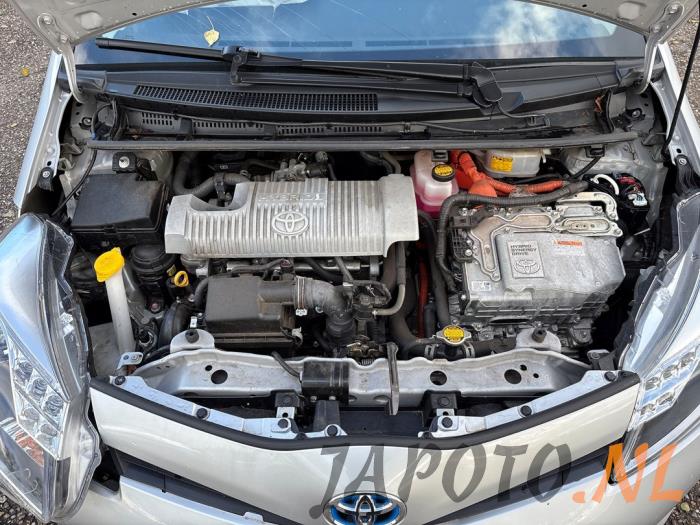 Toyota Yaris III 1.5 16V Hybrid Sloopvoertuig (2014, Grijs)